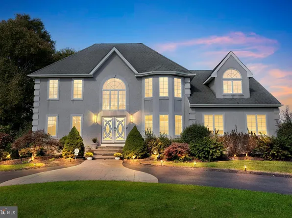 203 Foxchase Dr, Southampton, NJ 08088