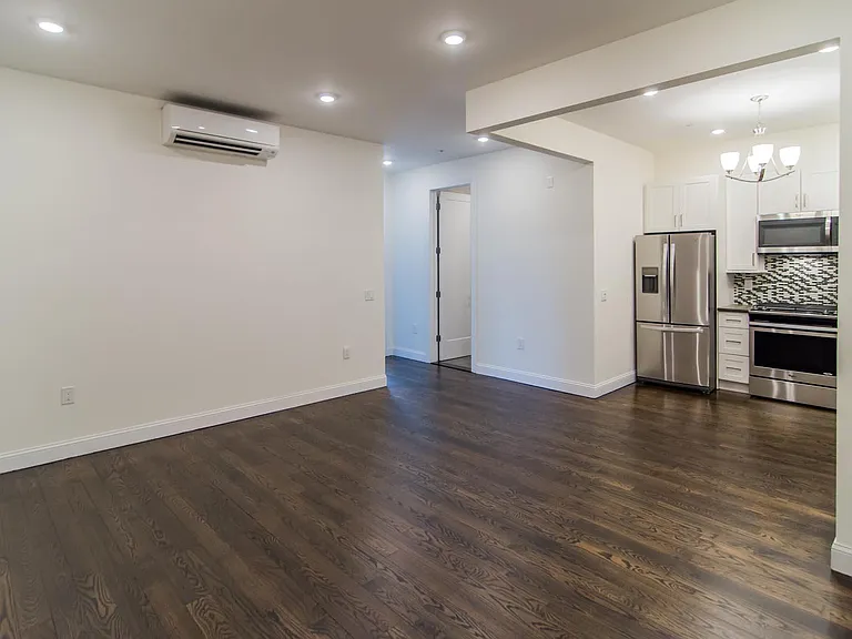 318 Washington St #4R — Photo 4