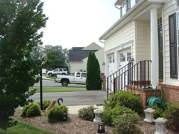 4th image of 60 Villa Ave