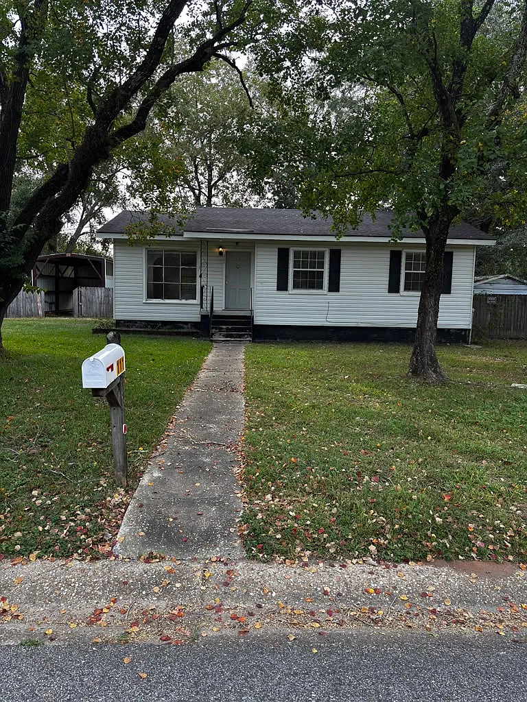 3 bed, 1042 sqft, $1,400 — Photo 2