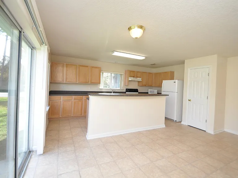 116 London Dr — Photo 7