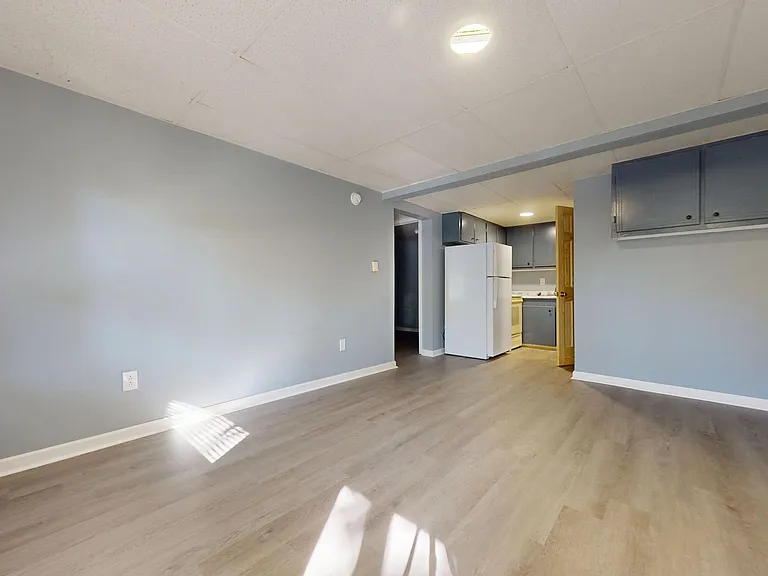 221 W Union St — Photo 2