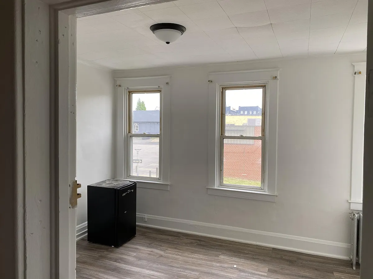 Building Photo - 4205 Nicholas Ave #1