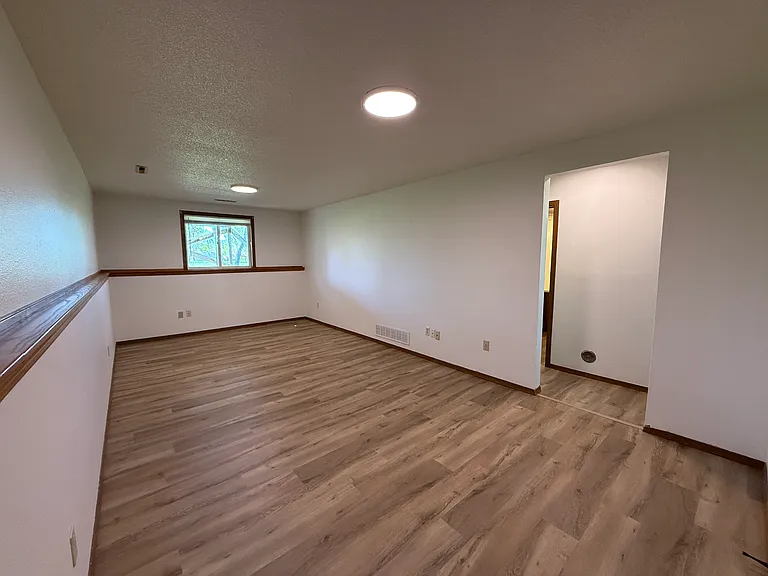 1012 Castlewood Dr — Photo 10