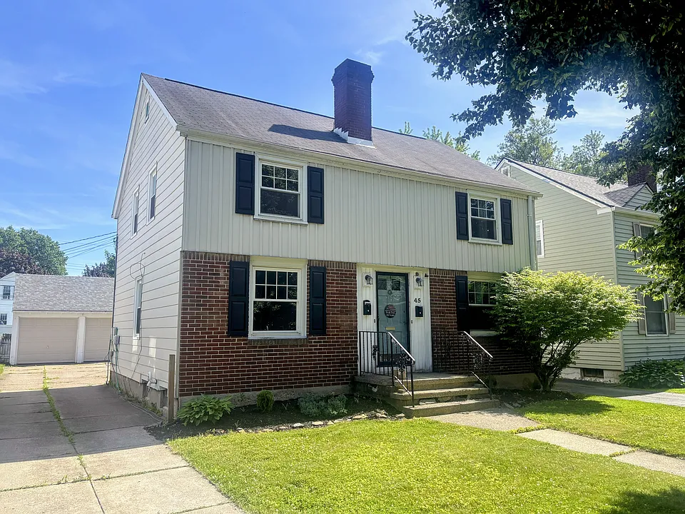 45 Hollywood Ave #2