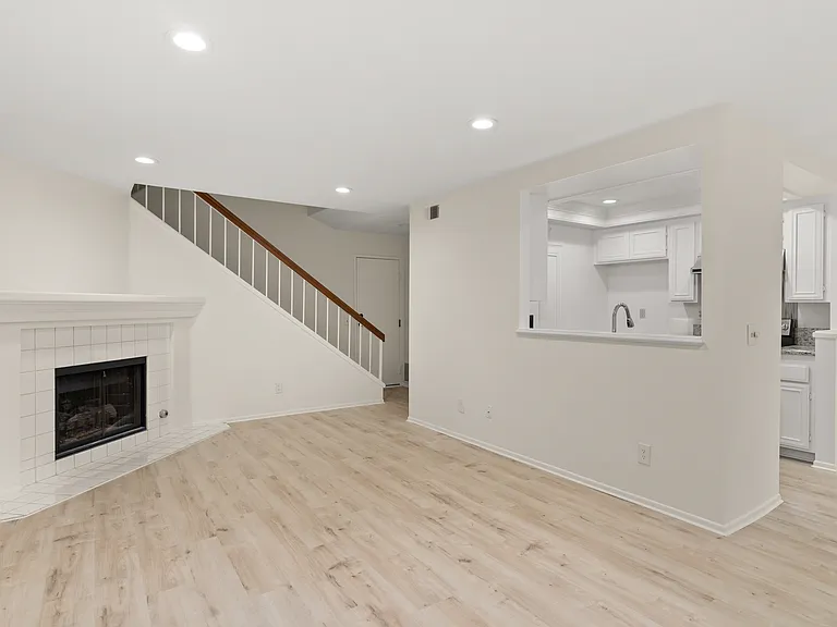 66 Christamon S — Photo 2