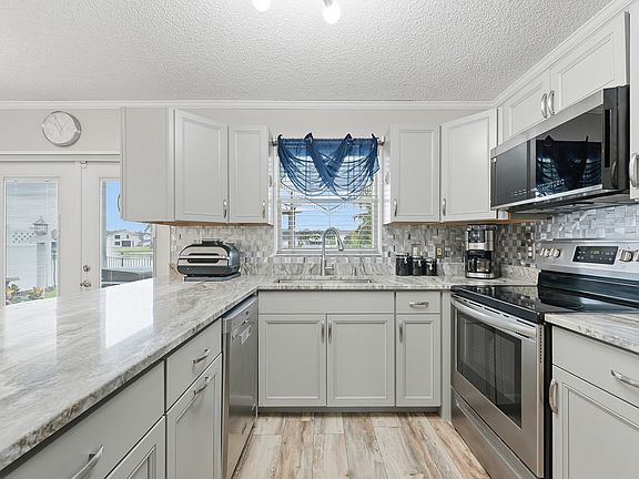5th image of 2805 Foxhall Drive E
