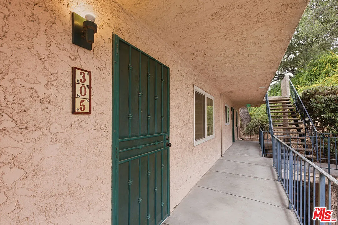 Building Photo - 2940 N Verdugo Rd #305