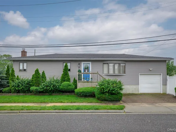 12 Roosevelt Place, Massapequa, NY 11758