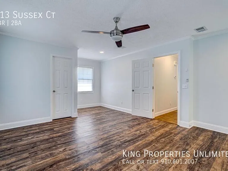 313 Sussex Ct — Photo 2