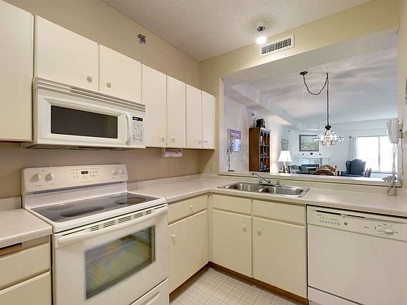 2nd image of 7540 Edinborough Way APT 1212