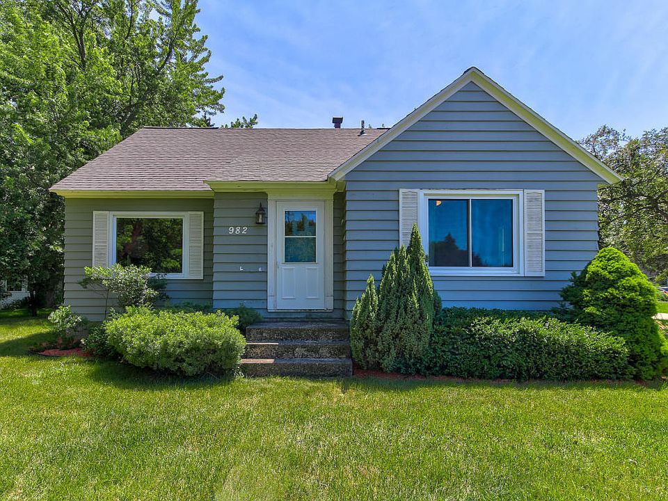 1st image of 982 Bluebell Dr