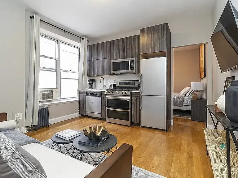 444 E 13th St #10 — Photo 10