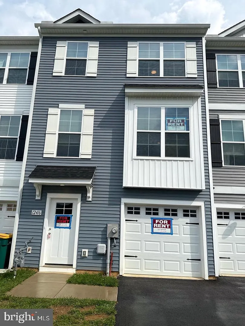 3 bed, 2.5 bath, 1900 sqft, $2,200 — Photo 1