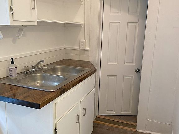 2nd image of 21 Grail St #3