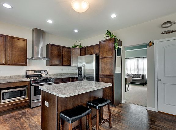 3rd image of 7803 Scarlett Oak Dr