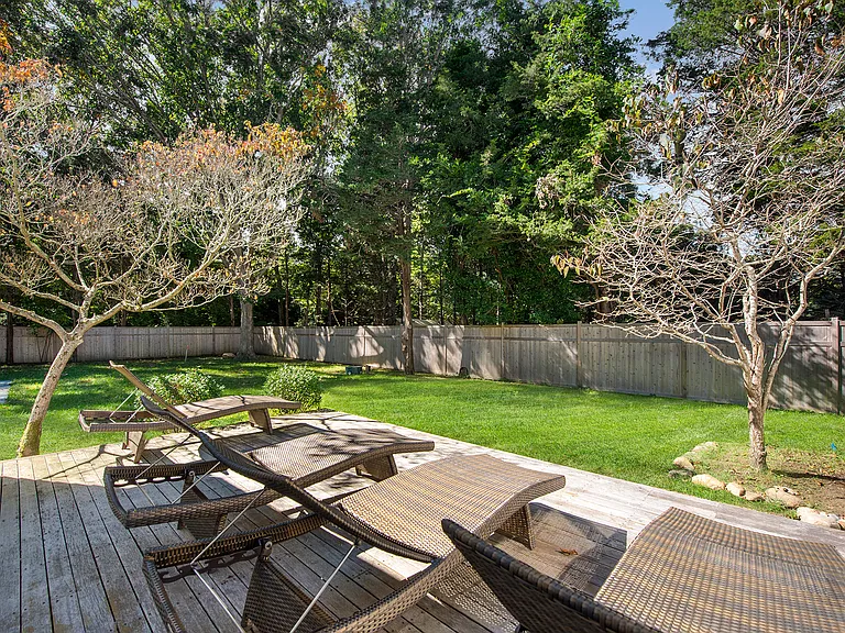 94 Pembroke Dr — Photo 31