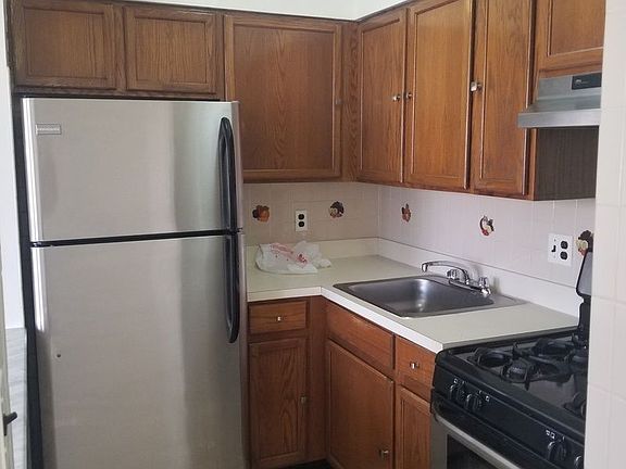 2nd image of 1320 33rd Ave #2