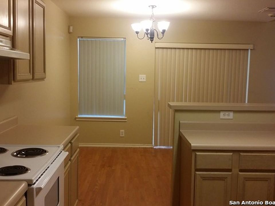 12 Pembroke Ln, San Antonio, TX 78240 Zillow