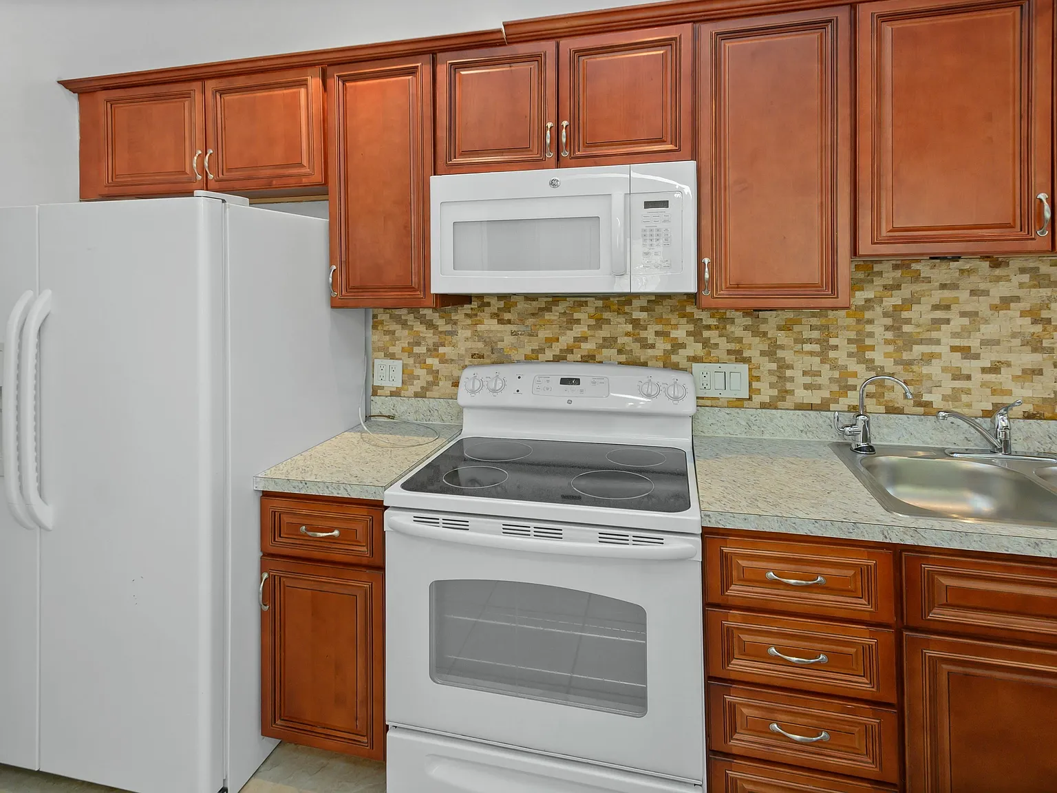 3606 Michigan Ave — Photo 4