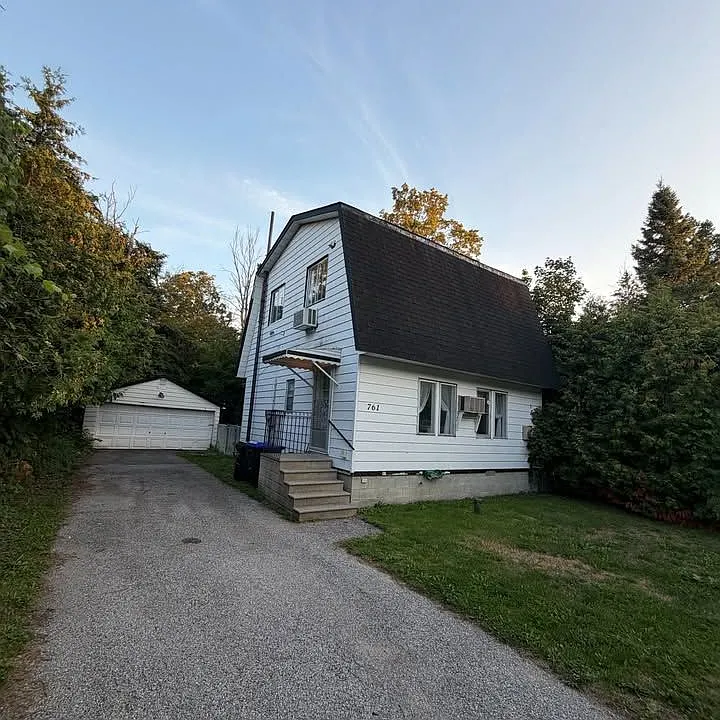 761 Innisfil Beach Rd
