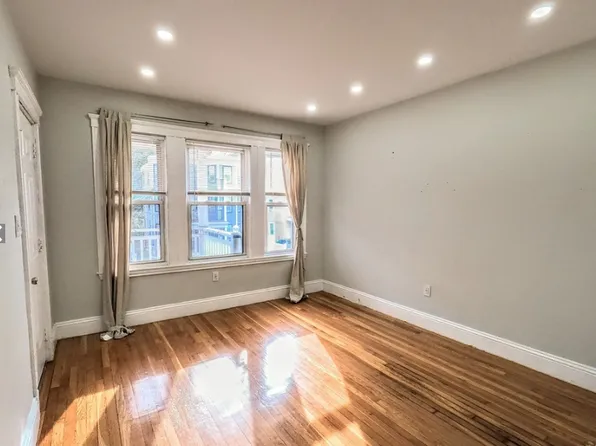 3961 Washington St APT 3, Roslindale, MA 02131