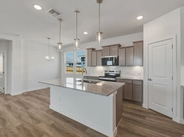 758 Whitman, New Braunfels, TX 78130