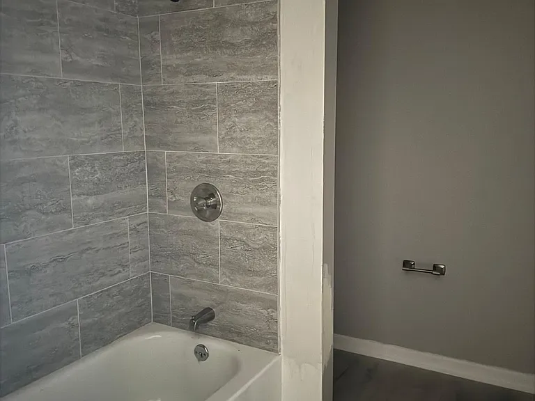 1991 Bodwell Rd #14 — Photo 11