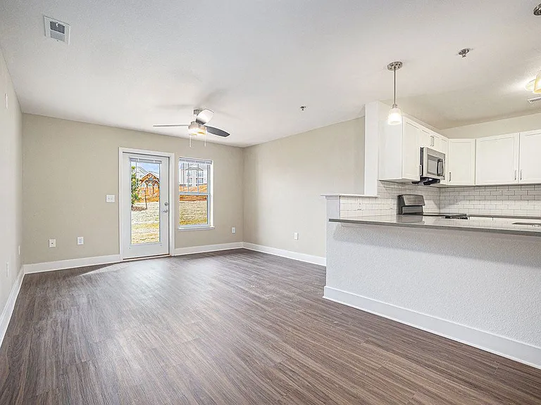 Stoney Pointe Apartment Homes — Photo 11