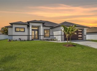 922 NE 5th Ave, Cape Coral, FL 33909