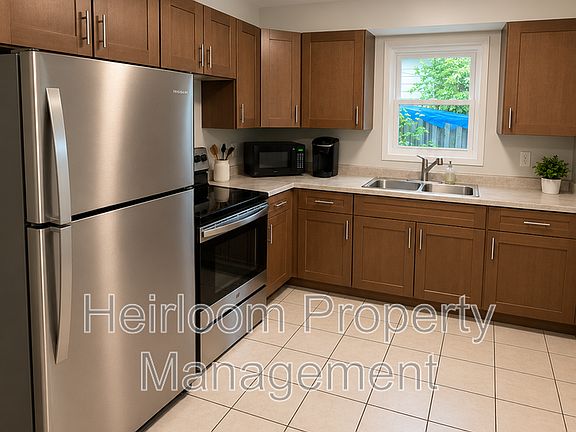 2nd image of 902 N 11th Ave E APT 1