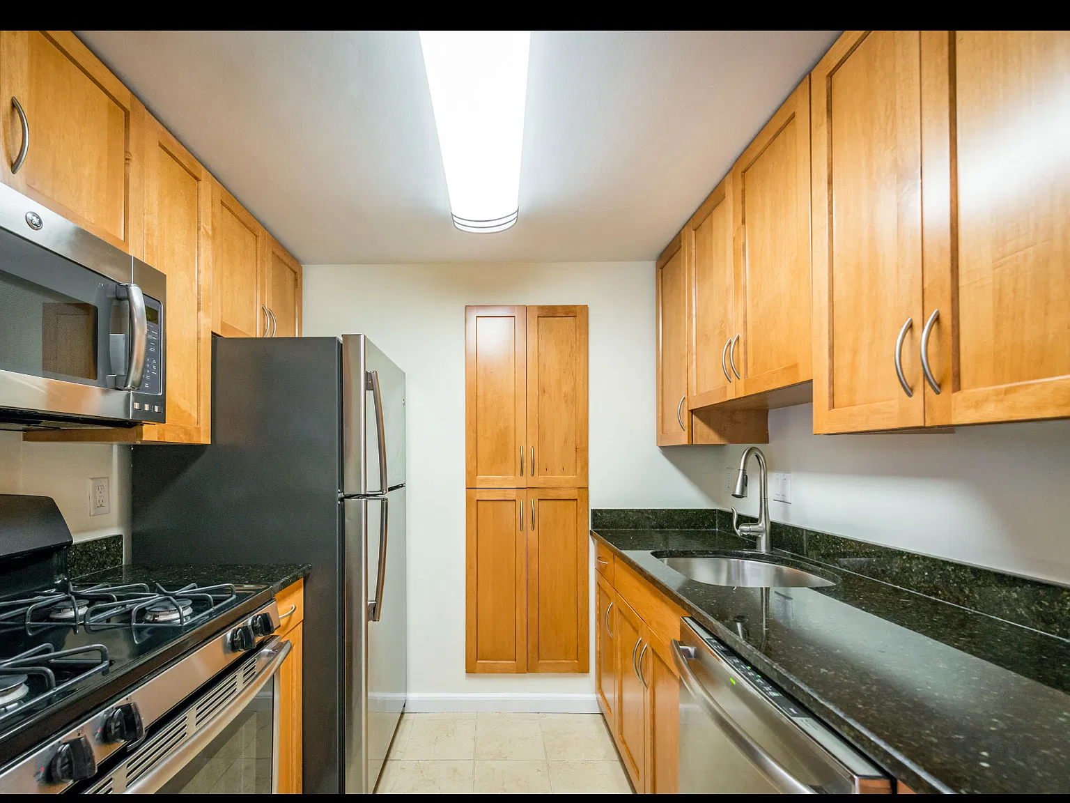 2 bed, 1.5 bath, 1000 sqft, $3,760 — Photo 2