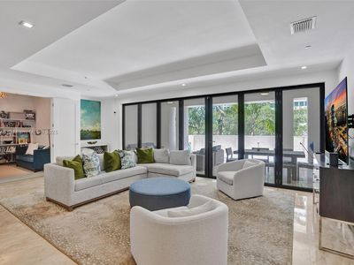 718 Valencia Ave Unit 204, Coral Gables, FL, 33134