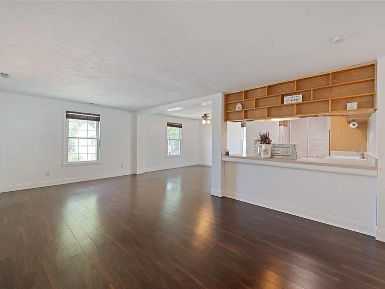 8906 Trotter Ln — Photo 3