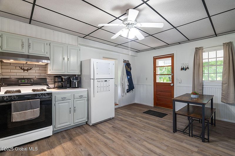 5th image of 605 Lawyersville Road