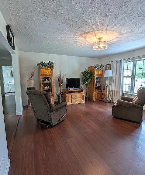 1165 Glade Dr — Photo 3
