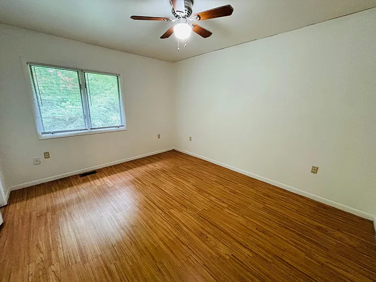 323 Shenandoah Cir — Photo 6