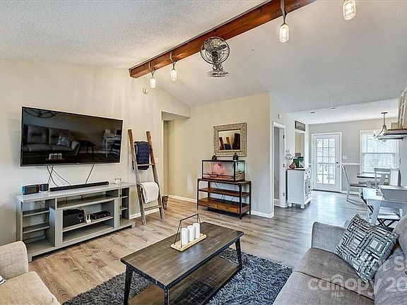 4th image of 111 Horsestable Ct