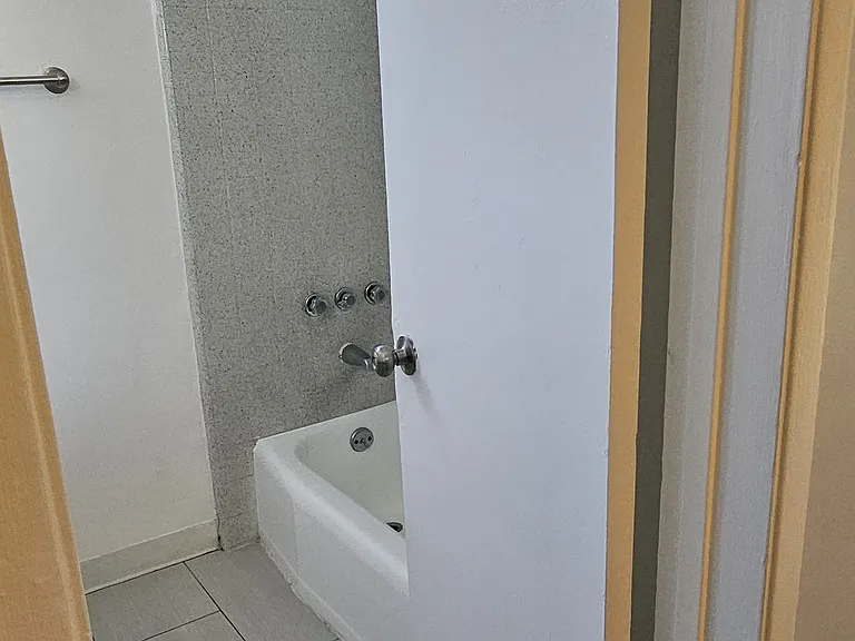 5050 Romaine St #1 — Photo 8