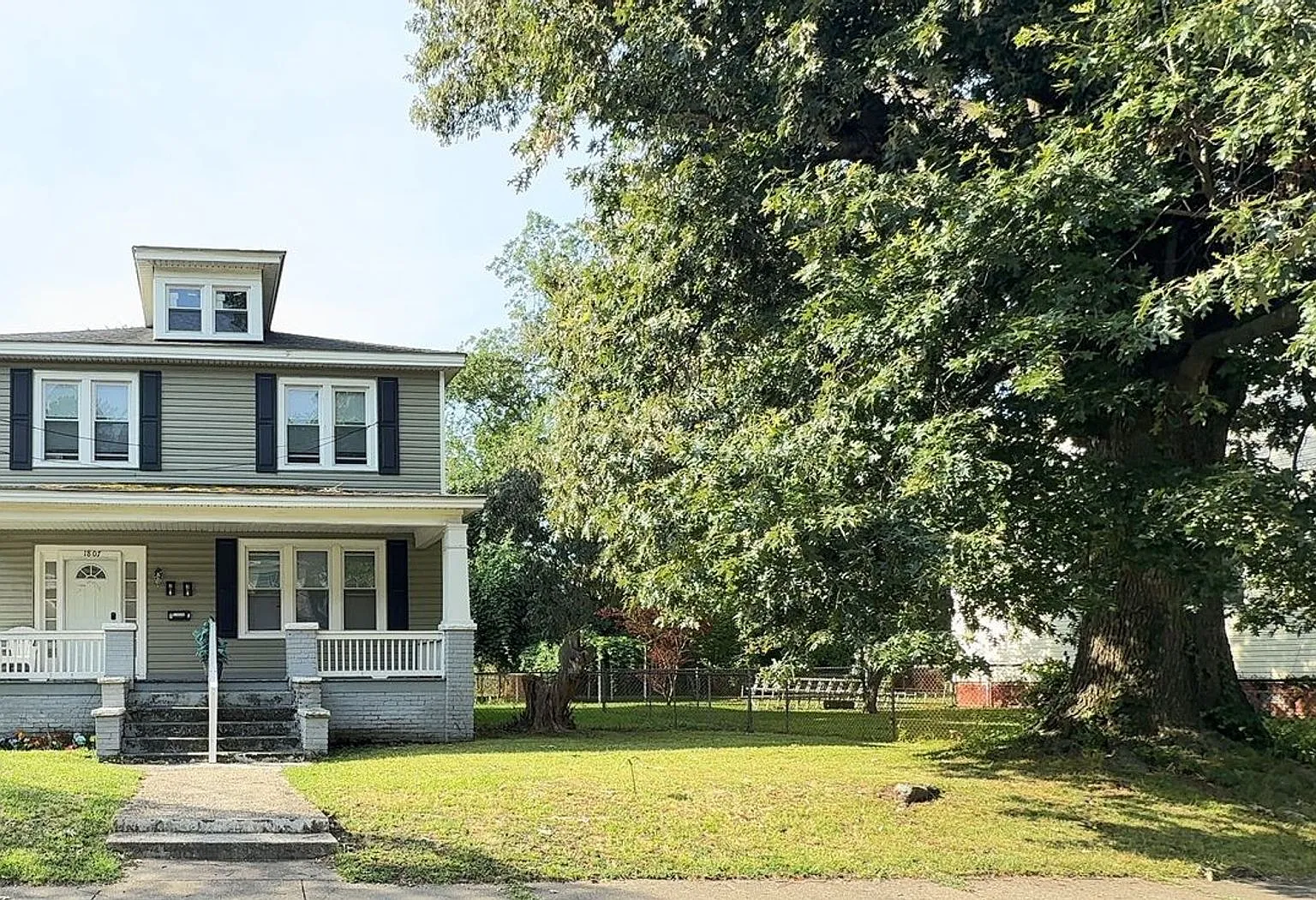 1807 Springfield - Platinum — Photo 1