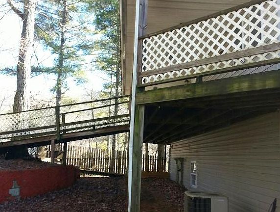 3rd image of 1080 Chestnut Dr
