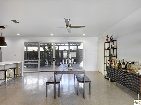 5th image of 402 Everest Ave