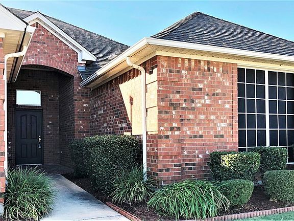 2nd image of 710 Crownpoint Ct