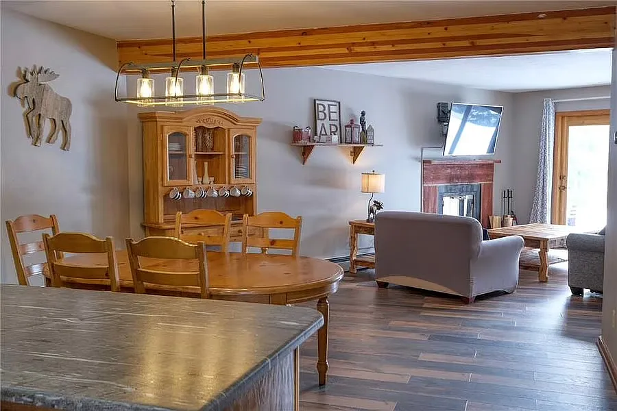 2 bed, 882 sqft, $3,200 — Photo 3