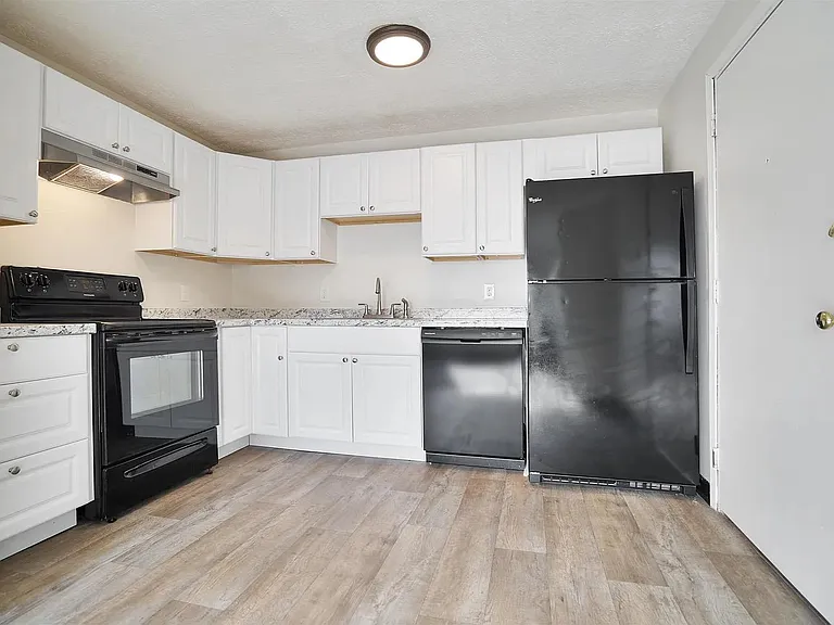35 Log St #3D — Photo 2