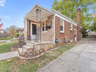 26566 N River Park Dr, Inkster, MI, 48141