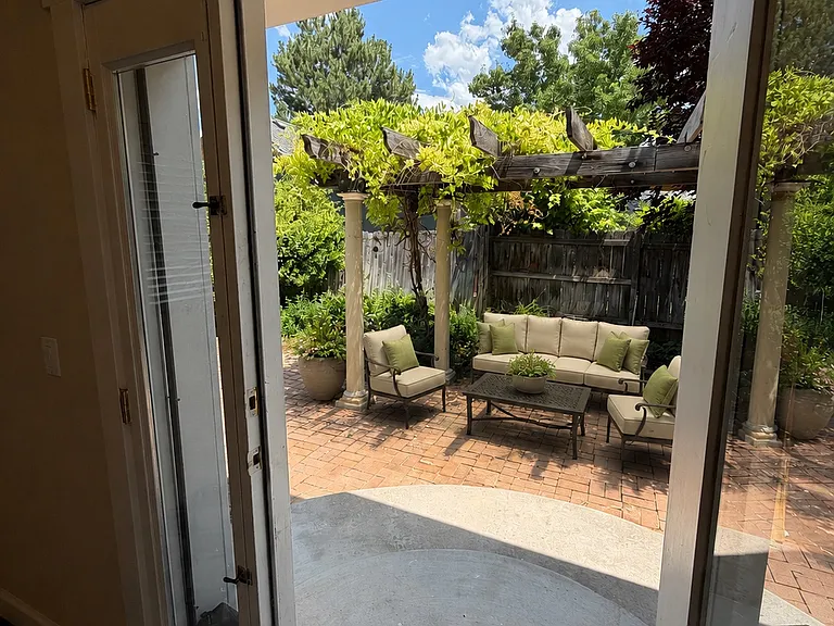 1122 E Westminster Ave — Photo 11