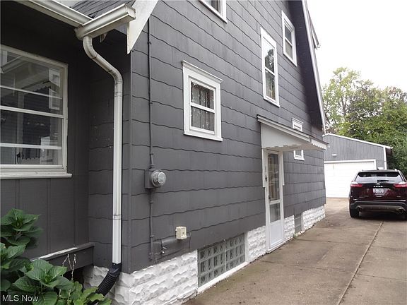 2nd image of 29 E Rosewood Ave