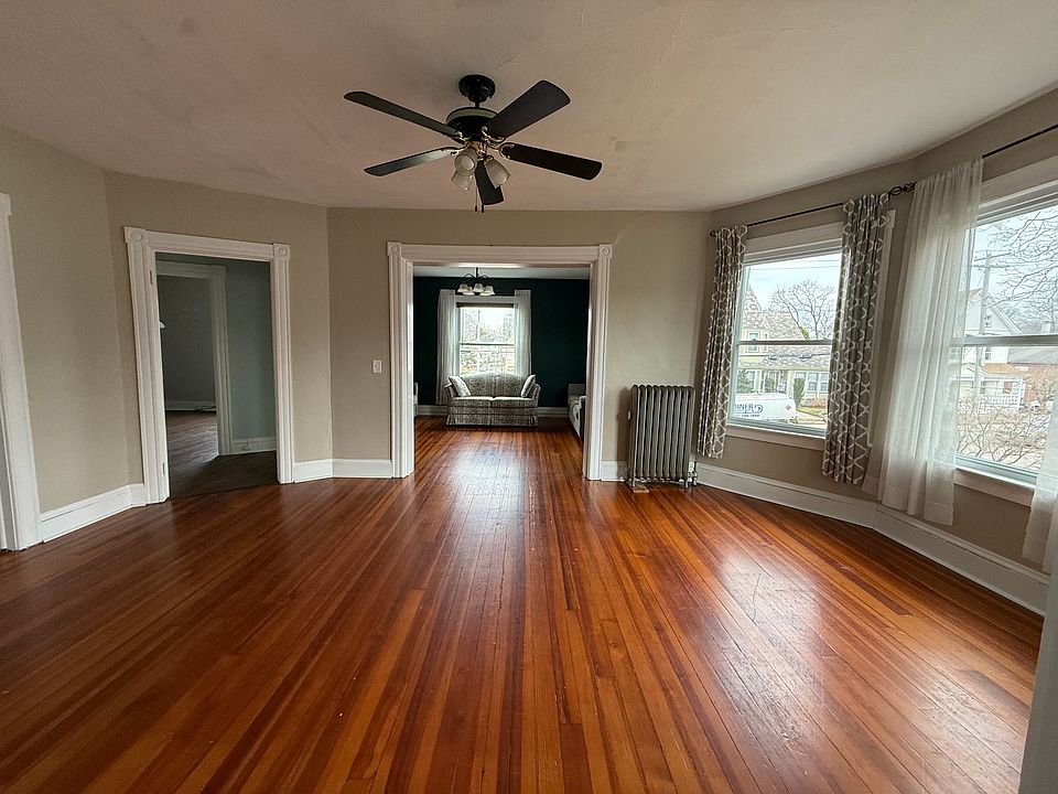 1st image of 8 Narragansett Ave Floor 2