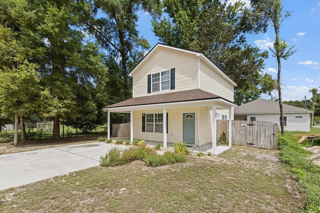 2 bed, 2.0 bath, 1200 sqft, $1,600 — Photo 2